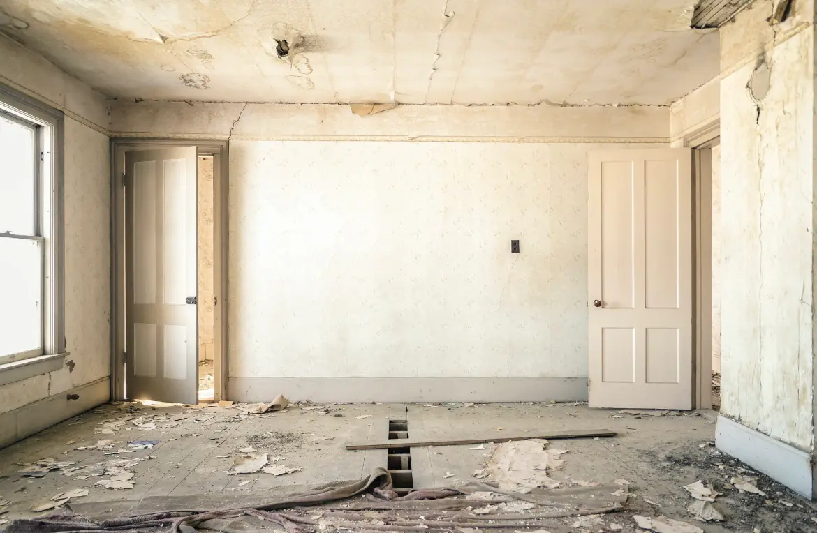 Waste disposal crew managing a cleanout project in Chatsworth